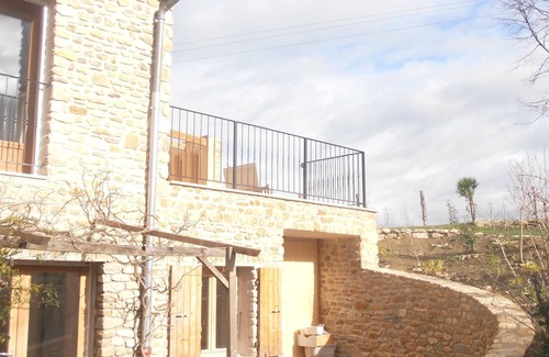 Pont-de-Barret House | Luxury gite with private pool, wifi and stunning views, sleeps 4+child bed