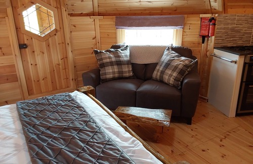 Llanon Cabin | Luxury Glamping in Hobbit Lodge, quiet, relaxing for that special break away.