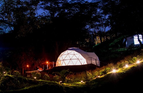 San Francisco House | Luxury glamping site located next to a stream