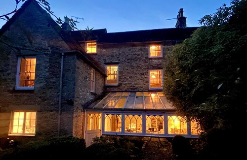 Tetbury House | Luxury Grade II Listed Retreat, Secret Walled Garden midst Royal Market Town