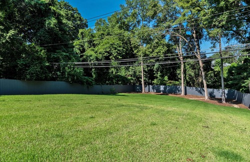 Myers Park Apartment | Luxury Guest Apt next to Uptown, Fine Dining, Greenway and Parks