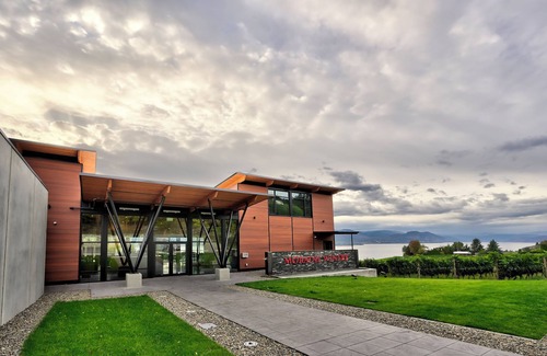 Okanagan-Similkameen House | Luxury Guest Suite at Moraine Winery with Vineyard and Lake Views