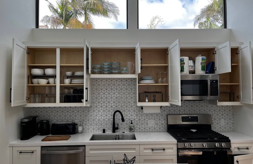 Olde Carlsbad House | Luxury Guesthouse in Quiet Neighborhood 5 min from the Beach!