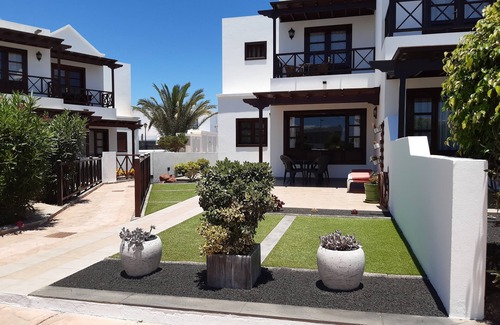 Yaiza House | Luxury House With Large Communal Pool, Close to Marina and Beaches