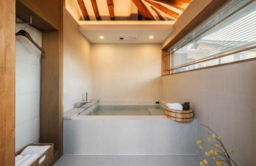 Gahoe-dong Apartment | Luxury Hanok Moonlight Hill