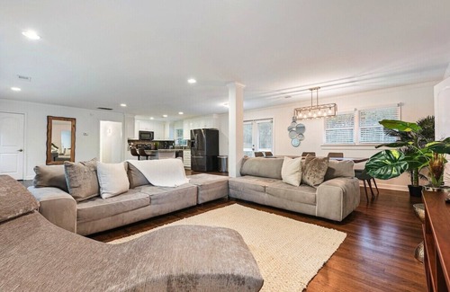 East Point Villa | Luxury Hidden Oasis 4BR Pool 2 Acres ATL