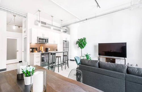 Historic Core Condo | Luxury HighRise Condo | DTLA | Crypto Arena | LACC