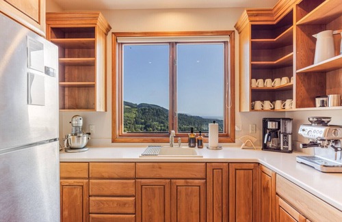 Rockaway Beach House | Luxury hillside home w/panoramic ocean & Twin Rock views, Spa & hot tub