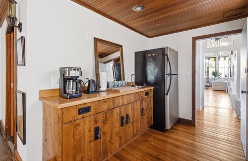 Downtown East House | Luxury Historic Home Next to US Bank Stadium. Private Courtyard + Rooftop.