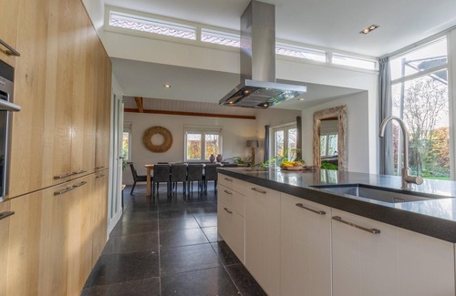 Oosterhout House | Luxury holiday home with enclosed garden