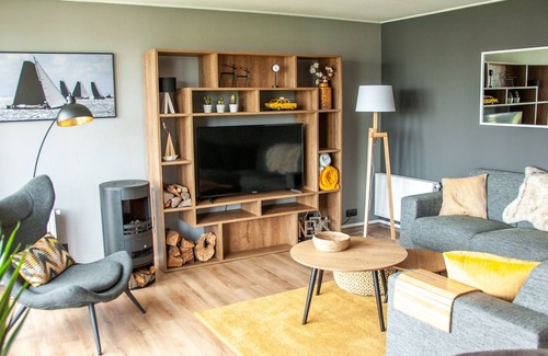 Lemmer House | Luxury holiday home with air conditioning, sauna, boats at private harbor.