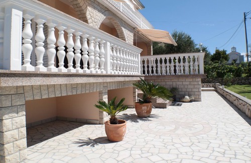 Rab Apartment | Luxury holiday room "Vali" in Villa Ivo with private bathroom Wifi / WLAN at RAB
