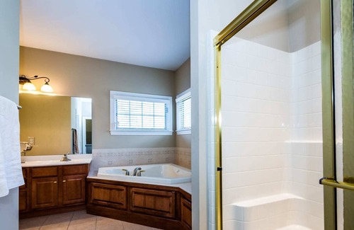 Granger House | Luxury home 15 mins to Notre Dame University! (51660)