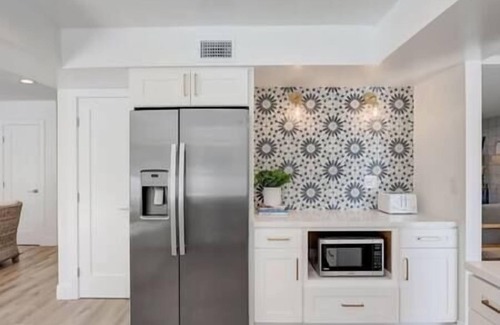 Lincoln Acres House | Luxury Home! Heated Pool+Spa+Firepit