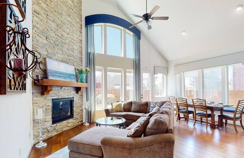Little Elm House | Luxury Home | House in Little Elm with fireplace, central AC & washer/dryer