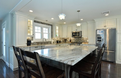 Bonnet Shores House | Luxury Home in Bonnet Shores 1/4 mile walk to Kelly Beach!