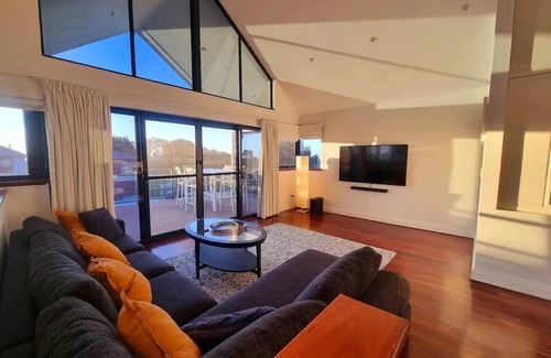 Doubleview House | Luxury Home in Doubleview