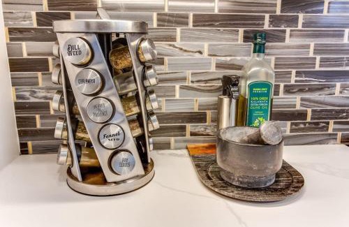 Dunn Loring House | Luxury Home in Heart of Vienna w/ huge backyard