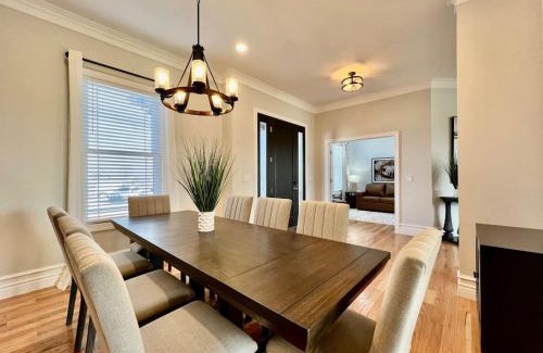 Otterbien Home Villa | Luxury Home Incredible master suite Liberty Twp OH
