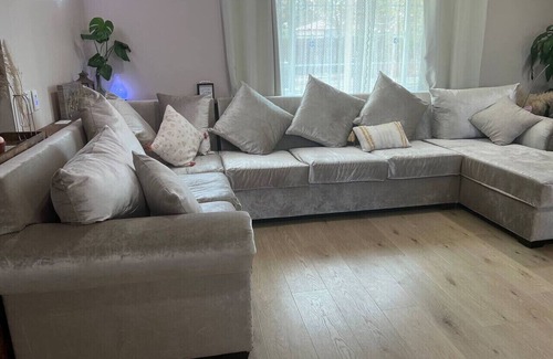 Victorville House | Luxury Home: LA, Big Bear & LV - 5 Mins to Mall