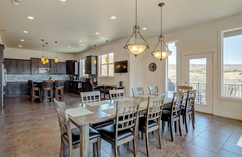 Sunnyslope House | Luxury Home with Epic Views - Game Rooms, Gym, Near Leavenworth &nLake Chelan