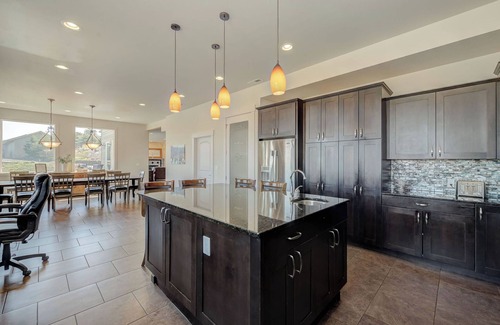 Sunnyslope House | Luxury Home with Epic Views - Game Rooms, Gym, Near Leavenworth &nLake Chelan