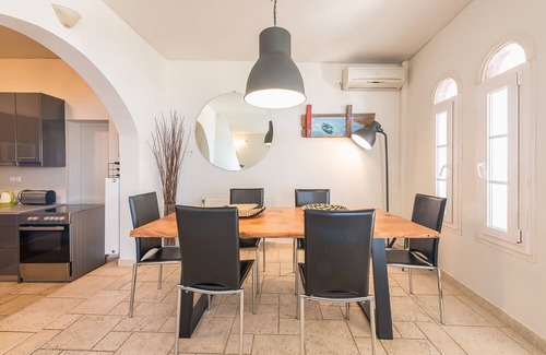 Voula Ski Chalet | Luxury Home with Jacuzzi and Spectacular Sea Views for 8 Guests