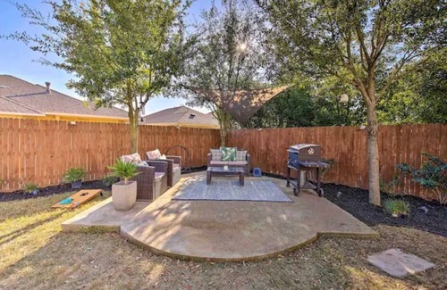 Buda House | Luxury Home with Spa, Trampoline, Outdoor living, & massive living spaces!