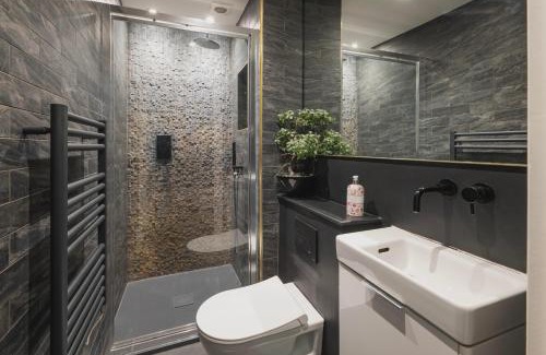 Bath House | Luxury Home with Terrace in Central Bath Sleeps 10