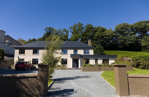 Killarney House | Luxury House approx 750m Killarney Town Centre (accommodates 23)n
