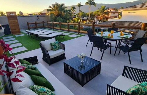 Guarutuba House | Luxury House, Boraceia Beach, Closed Condominium at 05 Km from Riviera