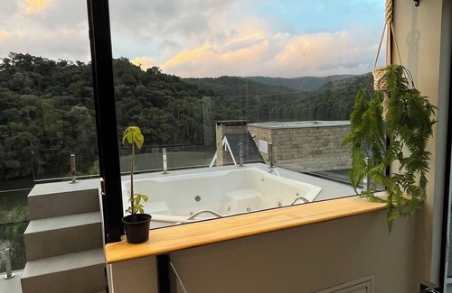 Rio dos Cedros House | Luxury house by the lake, Spa, access to water.