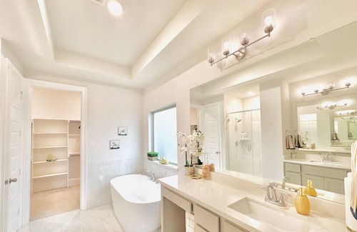 Katy House | Luxury House Lakeside Serenity in the heart of Katy. Welcome to 12 Guests.