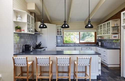 Yarra Glen House | Luxury house with pool, fireplace and stunning Yarra Valley views