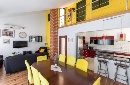 Selca Villa | Luxury house with pool,jacuzzi, kids playgro,barbecue,tranpoline,free parking.