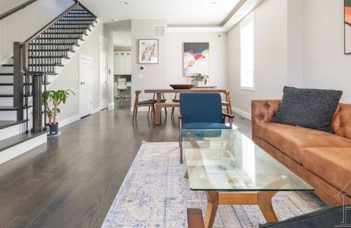 Grand Boulevard House | Luxury Hyde Park Haven- Perfect for families and digital nomads. Pet Friendly.