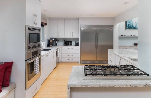 Lenexa House | Luxury in Lenexa w/heated pool