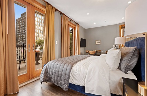 Chinatown House | Luxury Junior Suite with Balcony