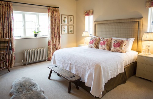 Edington Bed & Breakfast | Luxury King Ensuite Coulston at The Three Daggers