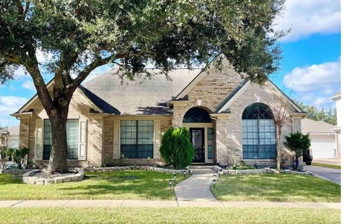 Barker House | Luxury, King Suite & Extras! Gameroom-Office-Gym