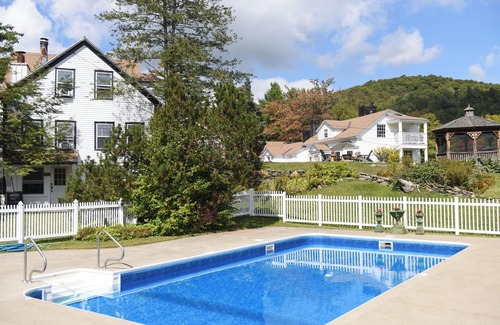 West Dover Resort | Luxury King with balcony