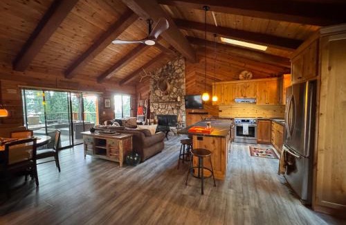 Lake Almanor Country Club House | Luxury Lake Almanor Cabin Covered Deck & Views