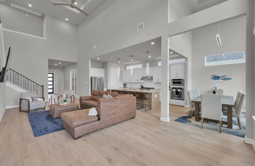 French Quarter House | Luxury Lake Conroe Retreat: 5 Bedrooms, Private Dock, Balconies & Stunning Canal Views!