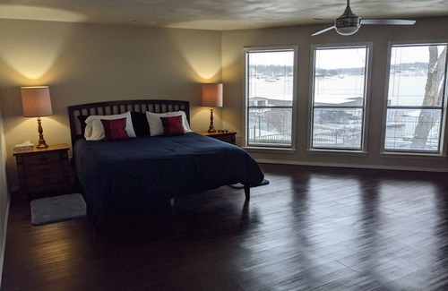 Afton Resort | Luxury lake front at the corner of Duck Creek and the main lake.