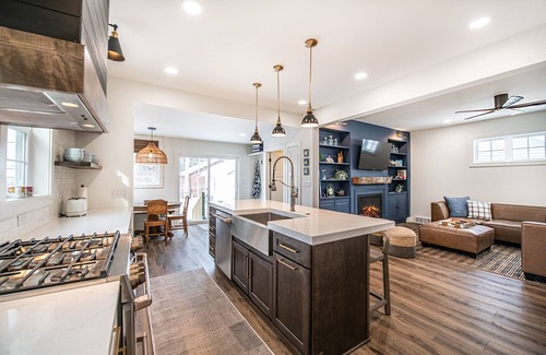 Sheboygan House | Luxury Lake House-4Bed-2Bath-NEW Renovation 2023-Walk to Beach, Dining, & More.