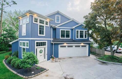 Vermilion Cottage | Luxury lake house with private beach and amazing Lake Erie views!