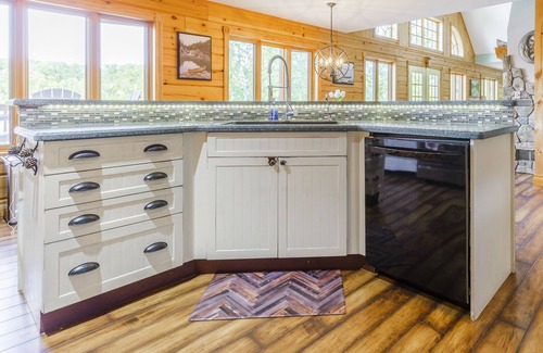 Trent Lakes Cottage | Luxury Lake Log Cottage With Hot Tub and Fire Place