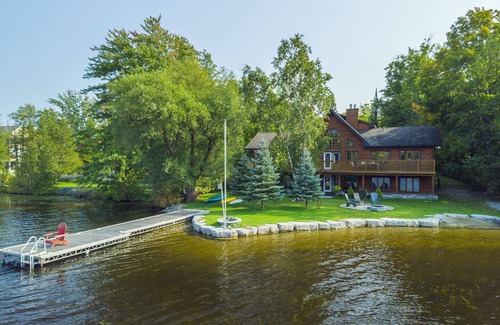 Trent Lakes Cottage | Luxury Lake Log Cottage With Hot Tub and Fire Place