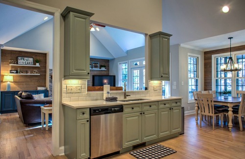 Lake Lure House | Luxury Lake Lure Home w/Resort Amenities + Biltmore Pass | 55 Min to Asheville
