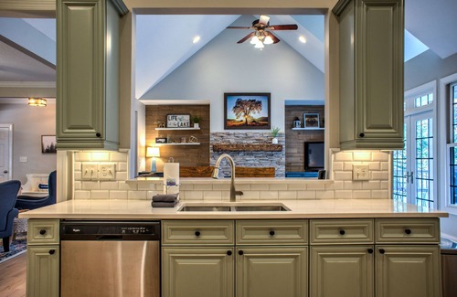 Lake Lure House | Luxury Lake Lure Home w/Resort Amenities + Biltmore Pass | 55 Min to Asheville